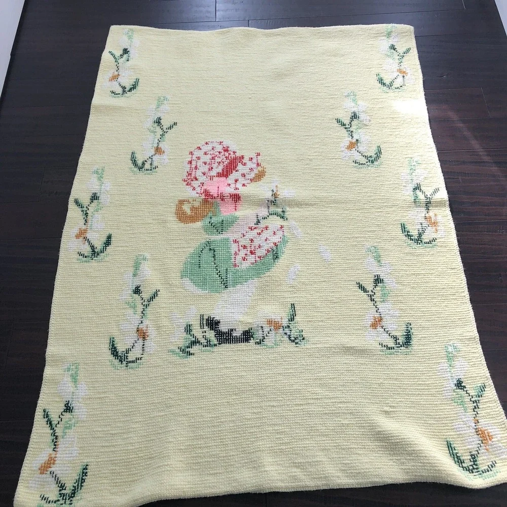 Handmade Sun Bonnet Sue Knit Blanket Yellow Stitched 63 x 44 Vintage